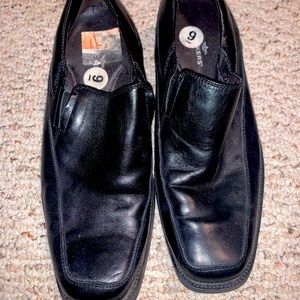 Dockers brand Men’s loafer dress shoes - GUC